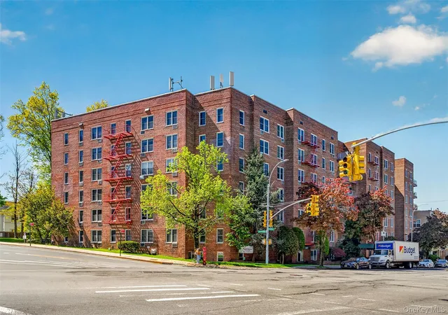 1st image of 241 20 Northern Blvd #4P, Little Neck, NY 11362 | MLS# 994734