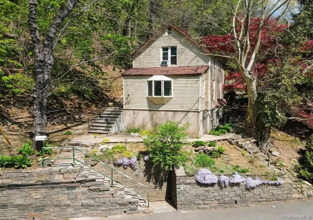 Photo 2 of Single family home for sale at 18 Columbus Ave, Mount Pleasant, NY 10595 | MLS# 994745 | Listing updated on 2026-09-06