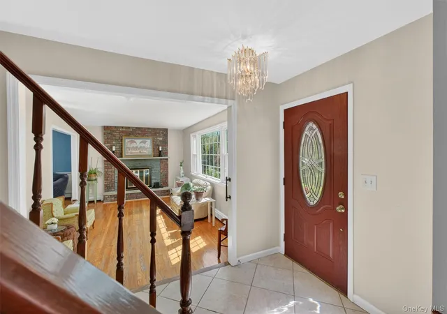 3rd image of 14 Victor Ln, Poughkeepsie, NY 12601 | MLS# 994817