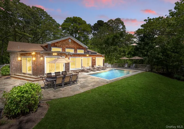 Photo 2 of Single family home for sale at 4 Lakewood Ln, Southampton, NY 11959 | MLS# 994890 | Listing updated on 2026-08-02
