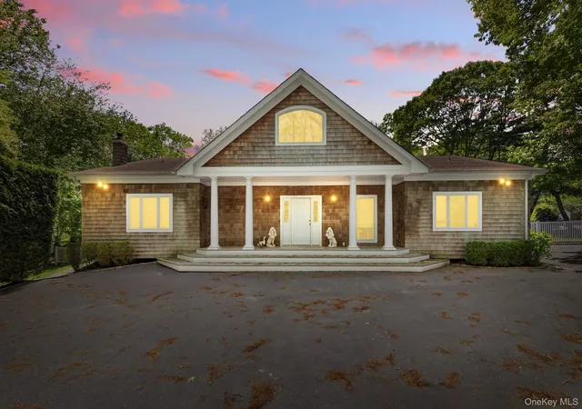 Photo 3 of Single family home for sale at 4 Lakewood Ln, Southampton, NY 11959 | MLS# 994890 | Listing updated on 2026-08-02