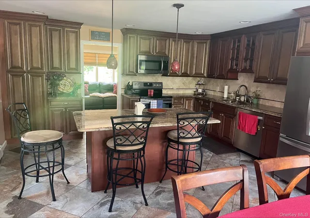 Photo 2 of Single family home for sale at 385 Garden St, Islip, NY 11795 | MLS# 994942 | Listing updated on 2026-08-03