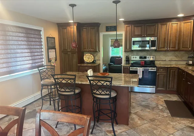 Photo 3 of Single family home for sale at 385 Garden St, Islip, NY 11795 | MLS# 994942 | Listing updated on 2026-08-03