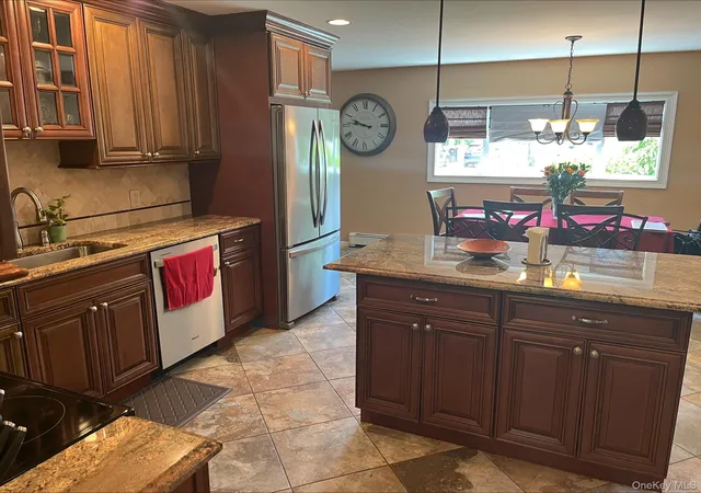Photo 3 of Sale Pending at 385 Garden St, Islip, NY 11795 | MLS# 994942 | Listing updated on 2026-10-02