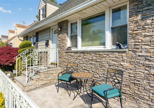 4th image of 31 Broadway, New Hyde Park, NY 11040 | MLS# 994953