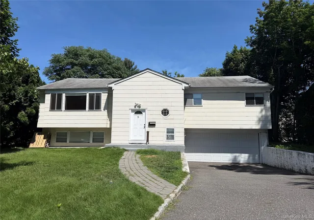 Photo 1 of Single family home for sale at 5 Elm St, North Hempstead, NY 11021 | MLS# 994967 | Listing updated on 2026-10-04