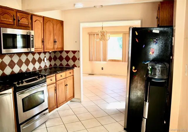 Photo 4 of Sale Pending at 16324 20th Avenue, New York, NY 11357 | MLS# 995001 | Listing updated on 2026-09-04