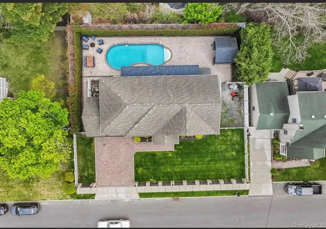 Homes for sale in Babylon, NY | 250 N 5th St, Babylon, NY 11757 | MLS# 995007