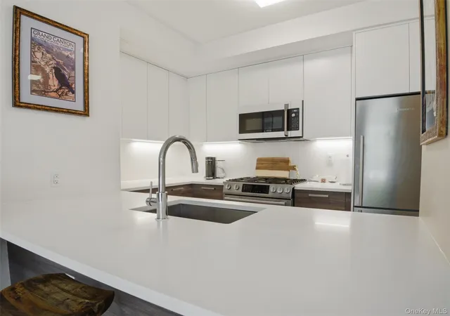Photo 2 of Condo for sale at 40 Pinehurst Ave #2D, New York, NY 10033 | MLS# 995018 | Listing updated on 2026-09-18
