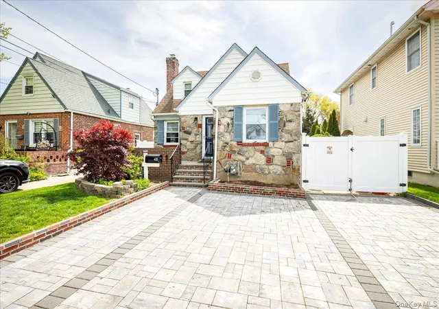 Photo 2 of Single family home for sale at 48 Hommell St, Valley Stream, NY 11580 | MLS# 995024 | Listing updated on 2026-10-08