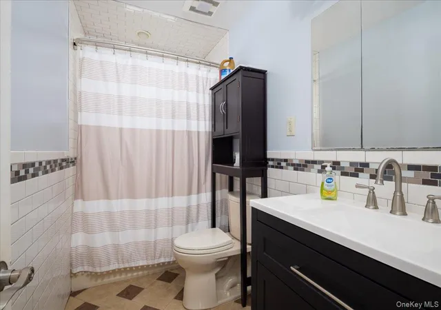 Photo 4 of Single family home for sale at 48 Hommell St, Valley Stream, NY 11580 | MLS# 995024 | Listing updated on 2026-10-08