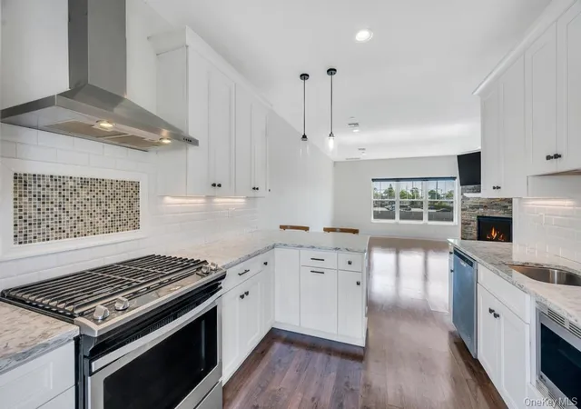 4th image of 18 Hearthstone Ct, Oyster Bay, NY 11735 | MLS# 995038