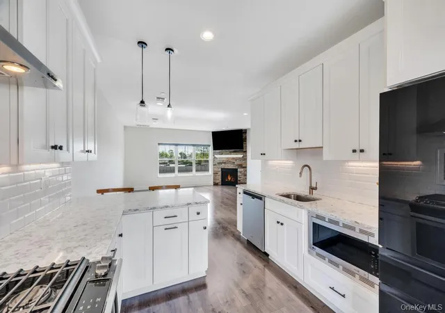 5th image of 18 Hearthstone Ct, Oyster Bay, NY 11735 | MLS# 995038