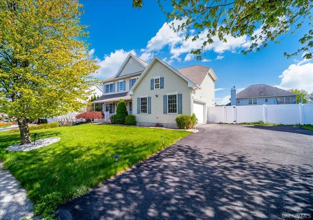3rd image of 2723 Colonial Dr, New Windsor, NY 12553 | MLS# 995059