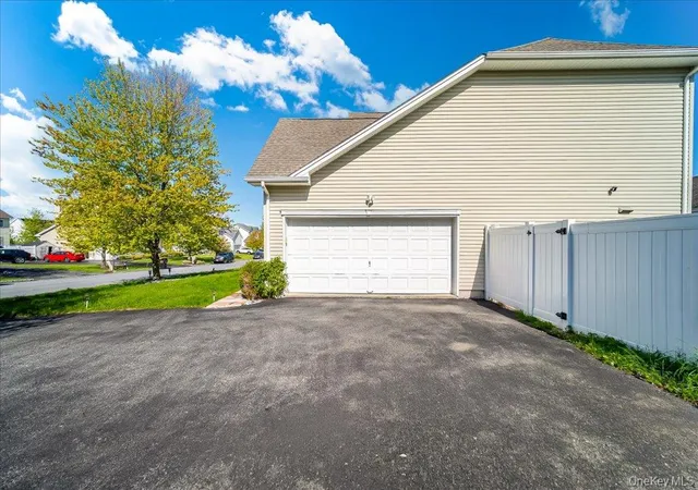 4th image of 2723 Colonial Dr, New Windsor, NY 12553 | MLS# 995059