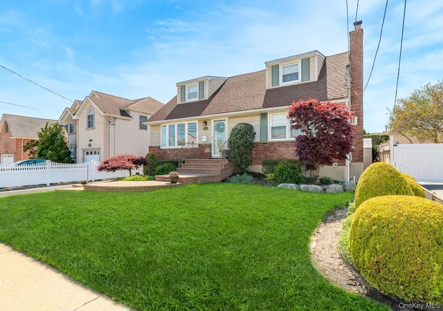 2nd image of 2572 S Saint Marks Ave, Hempstead, NY 11710 | MLS# 995086