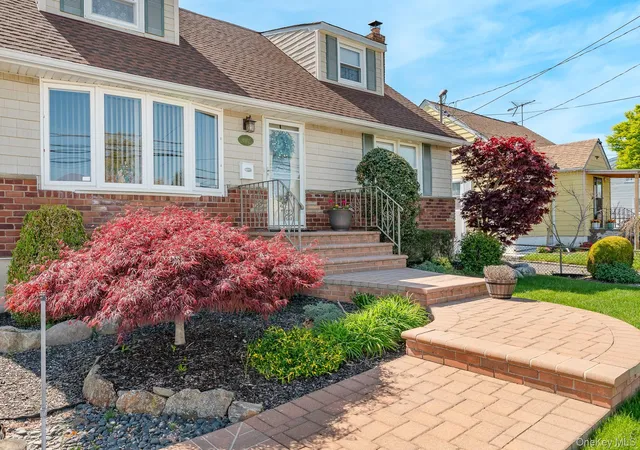 3rd image of 2572 S Saint Marks Ave, Hempstead, NY 11710 | MLS# 995086