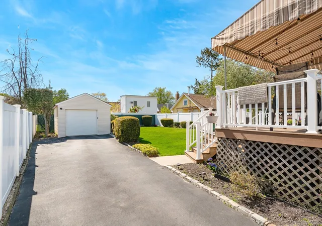 4th image of 2572 S Saint Marks Ave, Hempstead, NY 11710 | MLS# 995086
