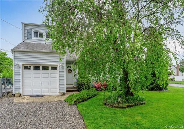 1st image of 18 Kelly Pl, Deer Park, NY 11729 | MLS# 995110
