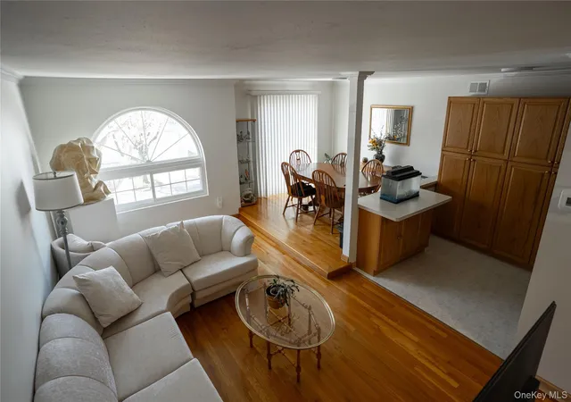 Homes for sale in New York, NY | 41 Country Dr N, New York, NY 10314 | MLS# 995127
