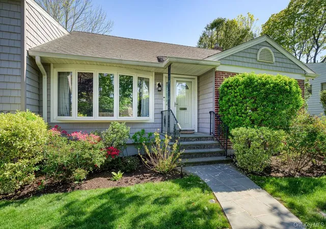2nd image of 25 Frederick Ln, Scarsdale, NY 10583 | MLS# 995128