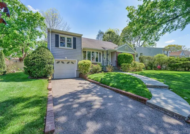 Photo 3 of Sale Pending at 25 Frederick Ln, Scarsdale, NY 10583 | MLS# 995128 | Listing updated on 2026-05-31