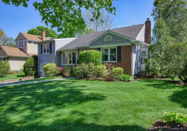 Photo 3 of Sale Pending at 25 Frederick Ln, Scarsdale, NY 10583 | MLS# 995128 | Listing updated on 2026-05-31
