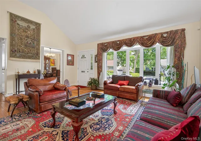 Photo 4 of Sale Pending at 25 Frederick Ln, Scarsdale, NY 10583 | MLS# 995128 | Listing updated on 2026-05-31