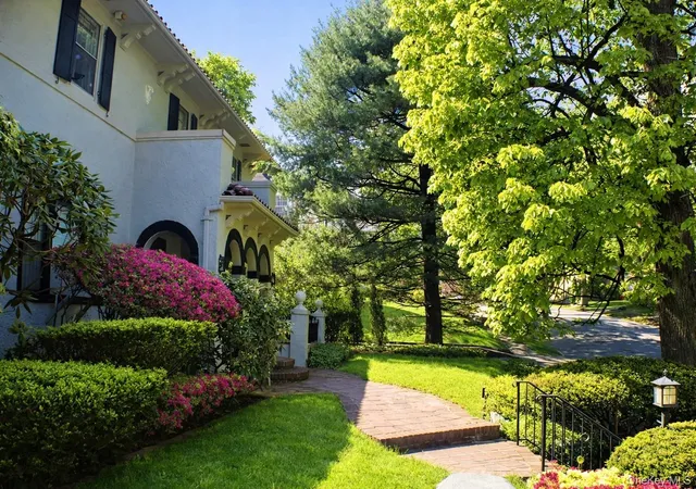 Photo 5 of Single family home for sale at 130 E Cedar St, Mount Vernon, NY 10552 | MLS# 995205 | Listing updated on 2026-09-02