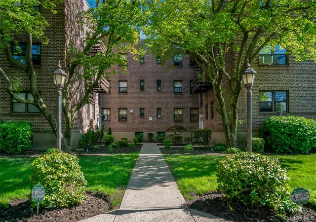 Homes for sale in New York, NY | 218 12 43rd Ave #2E, New York, NY 11361 | MLS# 995259