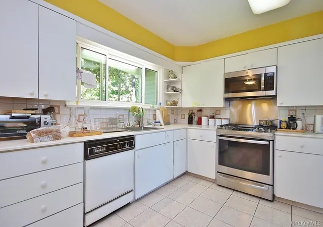 Photo 3 of Sale Pending at 28 Argyle Pl, Briarcliff Manor, NY 10510 | MLS# 995261 | Listing updated on 2026-06-04