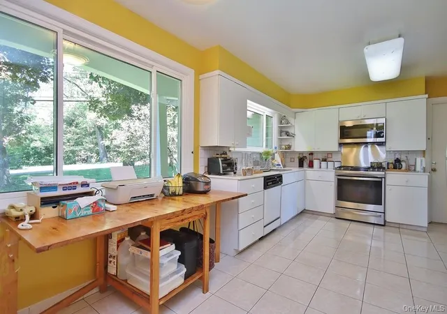 Photo 5 of Sale Pending at 28 Argyle Pl, Briarcliff Manor, NY 10510 | MLS# 995261 | Listing updated on 2026-06-04