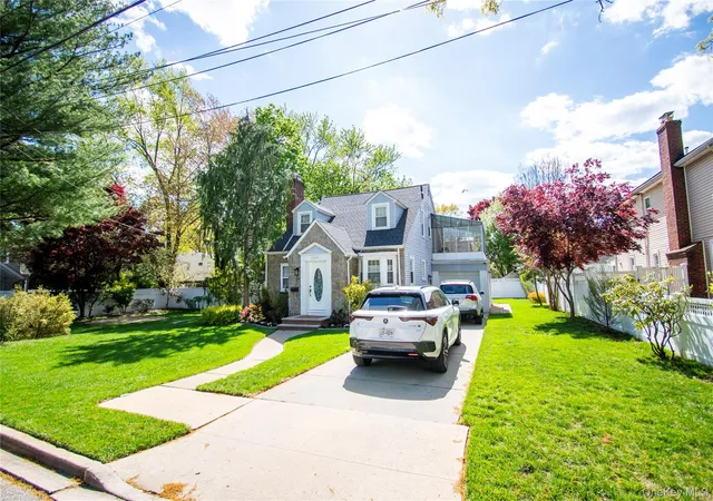 2nd image of 1360 Beulah Ct, Hempstead, NY 11510 | MLS# 995281
