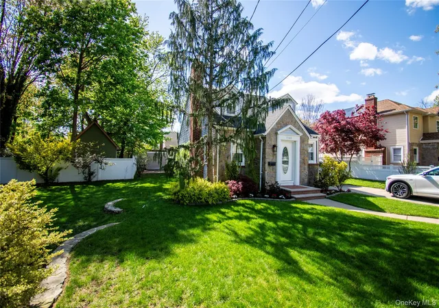 3rd image of 1360 Beulah Ct, Hempstead, NY 11510 | MLS# 995281