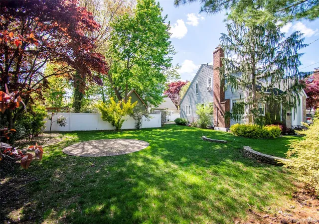 4th image of 1360 Beulah Ct, Hempstead, NY 11510 | MLS# 995281