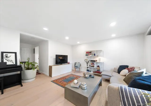 3rd image of 30 Windsor Ter #AA1, White Plains, NY 10601 | MLS# 995320