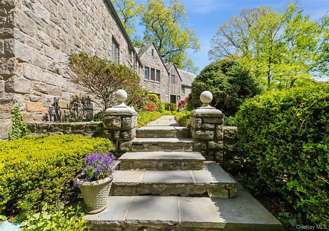 4th image of 16 Aka 20 Essex Pl, Yonkers, NY 10708 | MLS# 995330