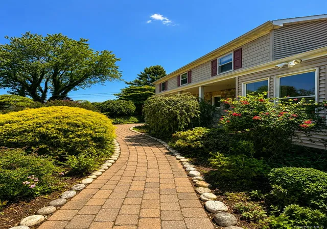3rd image of 6 Roberts Ln, Brookhaven, NY 11940 | MLS# 995336