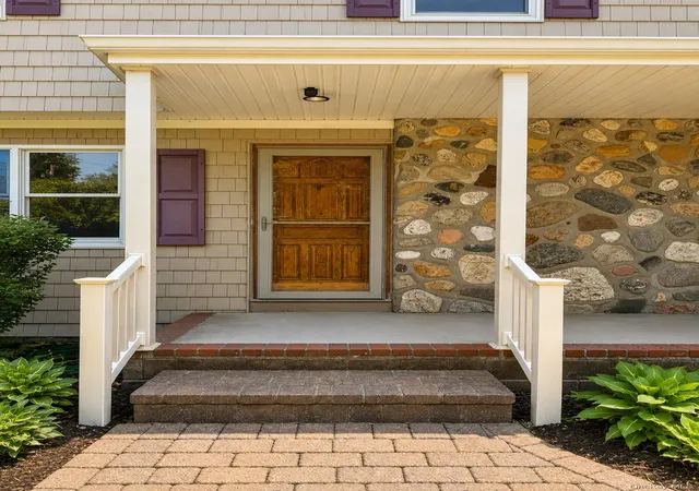 4th image of 6 Roberts Ln, Brookhaven, NY 11940 | MLS# 995336