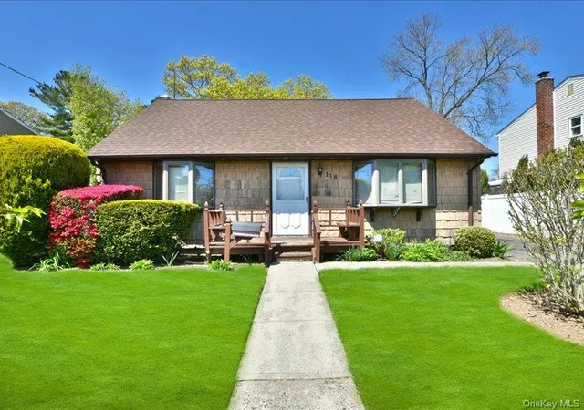 1st image of 118 Park Ln, Oyster Bay, NY 11758 | MLS# 995357