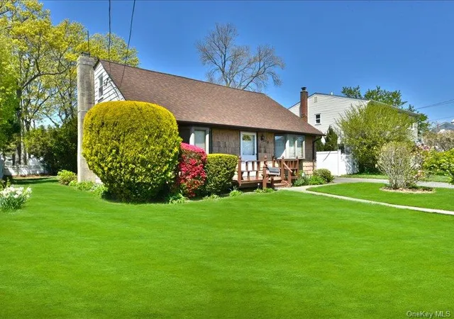 2nd image of 118 Park Ln, Oyster Bay, NY 11758 | MLS# 995357