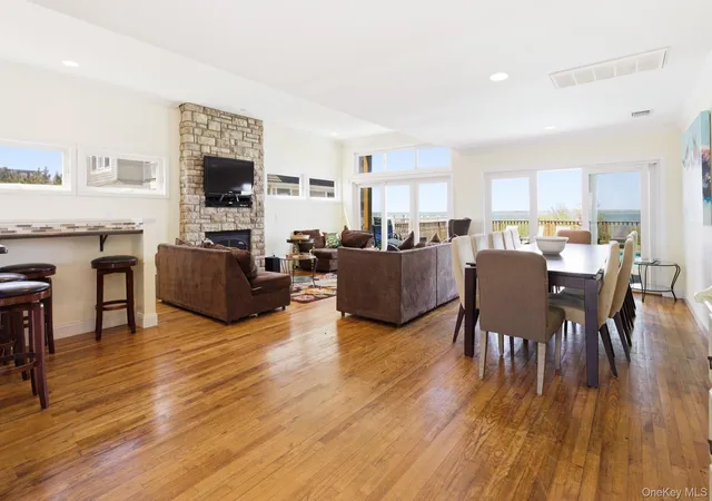 Photo 4 of Single family home for sale at 818 Dune Rd, Westhampton Beach, NY 11978 | MLS# 995359 | Listing updated on 2026-05-19