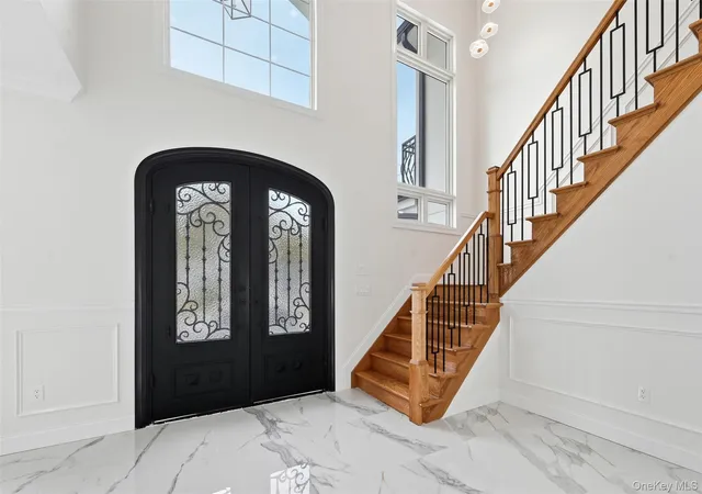 Photo 4 of Sale Pending at 1275 Barry Dr S, Valley Stream, NY 11580 | MLS# 995492 | Listing updated on 2026-06-17