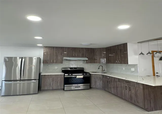 Listing Photo 4 - Condo for sale in building located at 152-20 Peck Ave, New York, NY 11355