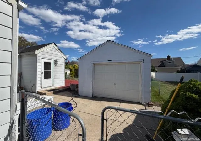 3rd image of 10 Ivy Pl, Valley Stream, NY 11581 | MLS# 995507