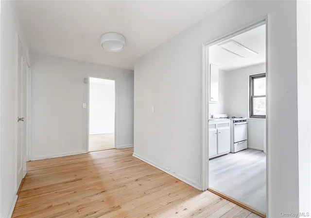 2nd image of 9 Terrace Cir #2C, Great Neck, NY 11021 | MLS# 995529