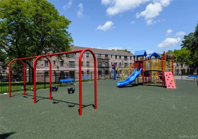11th image of 9 Terrace Cir #2C, Great Neck, NY 11021 | MLS# 995529