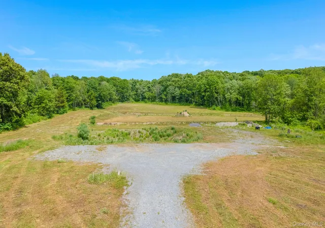 4th image of 24 Villa Ln, Poughkeepsie, NY 12603 | MLS# 995533