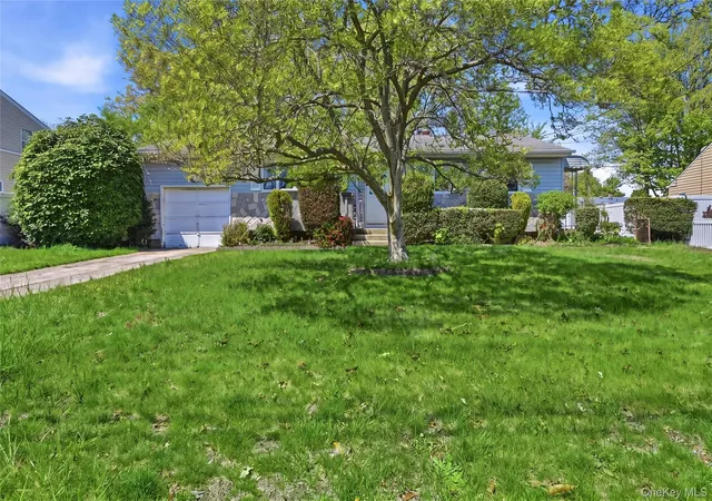 2nd image of 50 Arlene Dr, Brentwood, NY 11717 | MLS# 995563