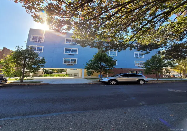 Photo 3 of House for sale at 3550 Laconia Ave, Bronx, NY 10469 | MLS# 995568 | Listing updated on 2026-05-11